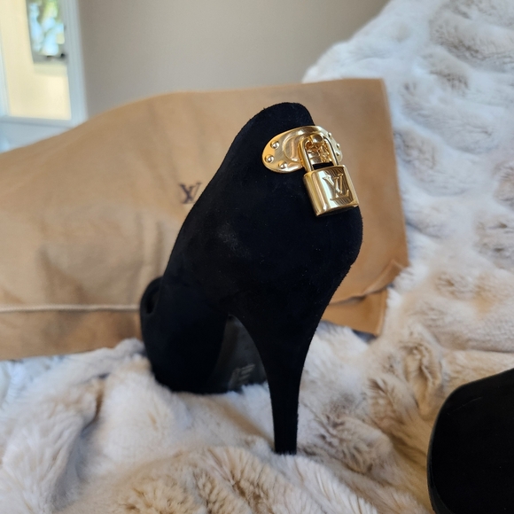 Black Suede Louis Vuitton Heel - Picture 4 of 4